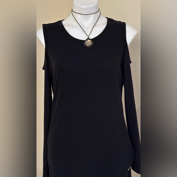 Calvin Klein Black Long Sleeve Cold Shoulder T Shirt Gold Metal Brand Mark Sz M - Picture 1 of 12